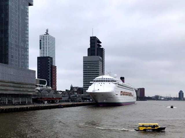 ms Ambience aan de Cruise Terminal Rotterdam
